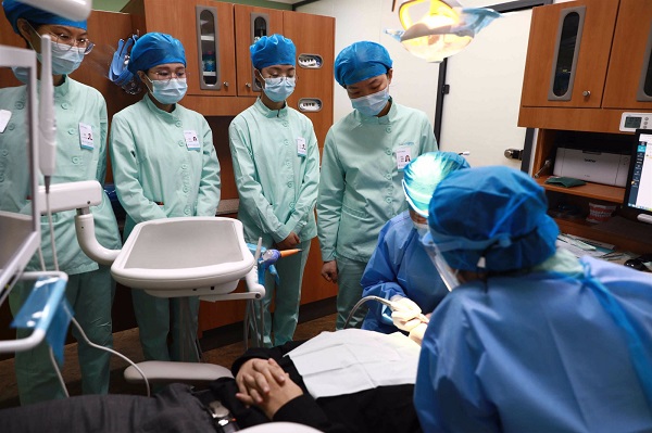 河大口腔医学院硕士研究生规培临床实操训练在原盛国际院区展开