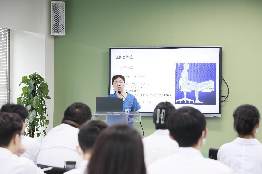 河南大学口腔医学院2019级本科生牙周临床教学活动在我院开展