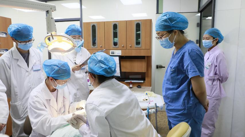 河南大学口腔医学院2019级本科生牙周临床教学活动在我院开展